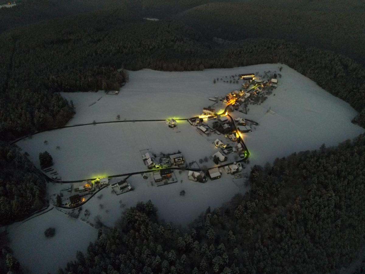 Chickenhill Blackforest, Grosse Ferienwohnung Im Schwarzwald Bad Wildbad Luaran gambar